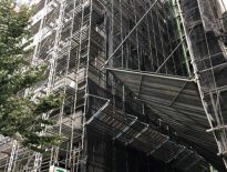 大規模修繕に伴う仮設足場の組み立て|東京都練馬区豊玉のビルマンションにて足場工事 大規模修繕に伴う仮設足場の組み立て|東京都練馬区豊玉のビルマンションにて足場工事