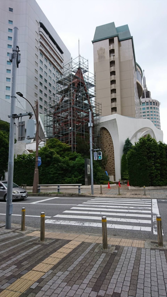 チャペルの足場組み立て