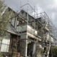木造三階建ての仮設足場の組み立て