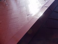 コロニアル屋根の中塗り・上塗り｜千葉県習志野市のY様邸（木造二階建て）にて塗り替えリフォーム