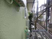 グリーン色の外壁塗料での中塗り・上塗り｜千葉県船橋市のＩ電気様にて塗り替えリフォーム