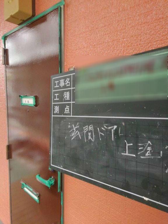 玄関ドアの塗装工事