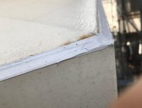 外壁のシーリング充填とクラック補修｜千葉県習志野市の某賃貸アパートにて塗り替えリフォーム中