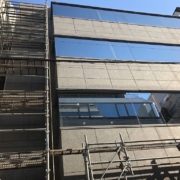 仮設足場の組み立て工事