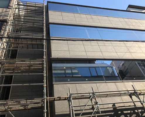 仮設足場の組み立て工事