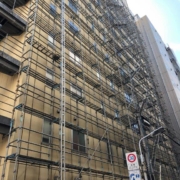 ホテルの足場組み立て工事