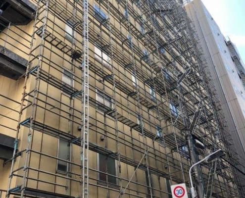 ホテルの足場組み立て工事