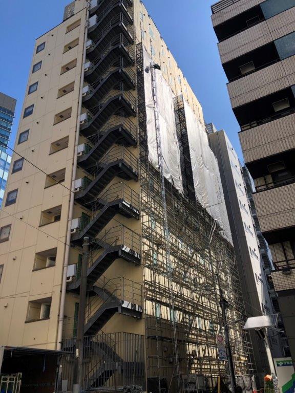 ホテルの足場組み立て工事