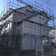 外装リフォームに伴う仮設足場の組み立て
