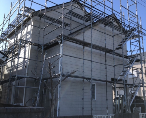外装リフォームに伴う仮設足場の組み立て