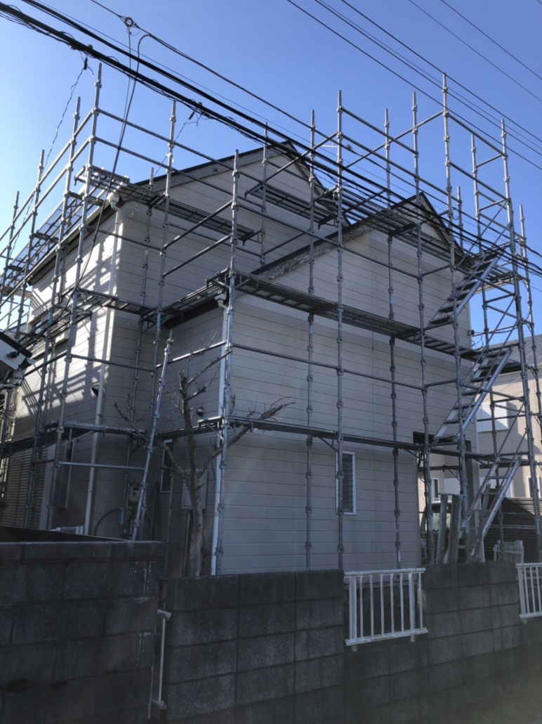 外装リフォームに伴う仮設足場の組み立て