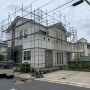 塗装工事に伴う仮設足場の組み立て