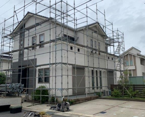 塗装工事に伴う仮設足場の組み立て