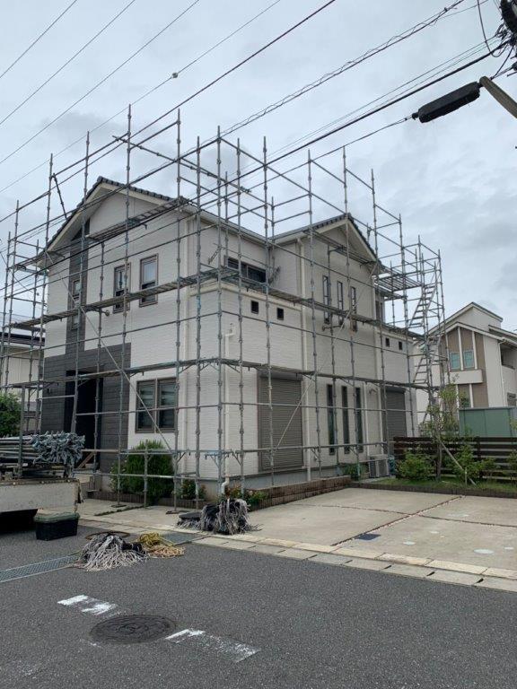 塗装工事に伴う仮設足場の組み立て