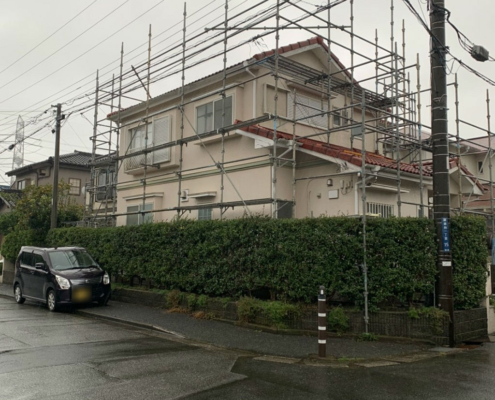 塗装工事（外壁・屋根）に伴う仮設足場の組み立て