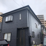 ブラックカラーの外壁