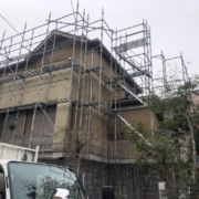 塗装工事に伴う仮設足場の組み立て