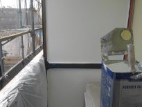 ベランダ パーテーションの塗装｜習志野市袖ヶ浦のアパートにて塗り替え塗装中