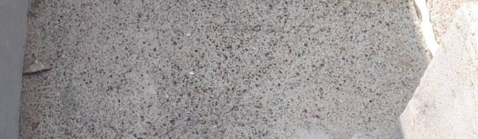 塔屋屋上にて伸縮目地のシーリング工事｜習志野市藤崎の商用ビルにて塗り替え塗装中