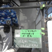 塔屋外壁にて下塗り塗装（
