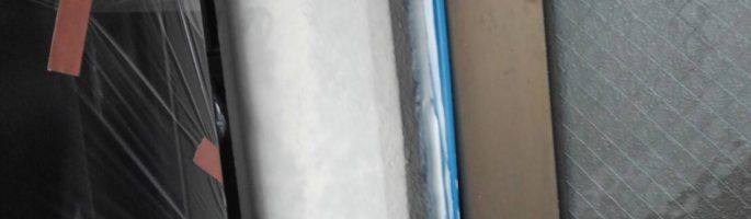 シーリング（コーキング）補修工事｜習志野市藤崎の商用ビルにて塗り替え塗装中