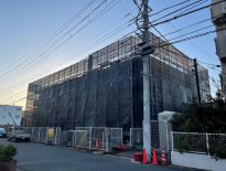 次世代足場「SPS」を使った足場工事｜千葉市花見川区のマンションにて塗装工事に伴う仮設足場の組み立て