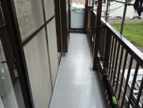 劣化したベランダのウレタン防水工事（カバー工法）｜千葉県習志野市の賃貸アパートにて雨漏り修理