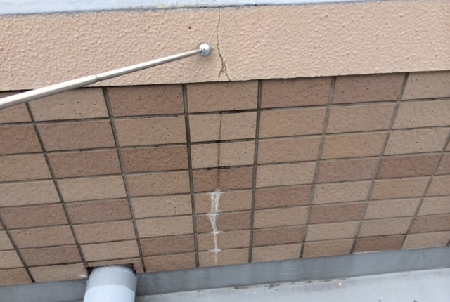 白く汚れている（エフロ）